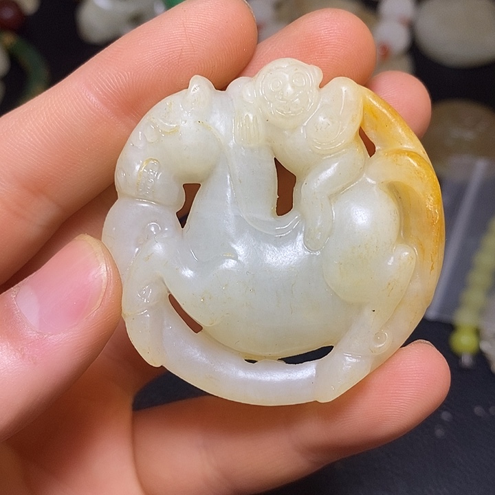 颈饰未镶嵌和田玉（糖玉）