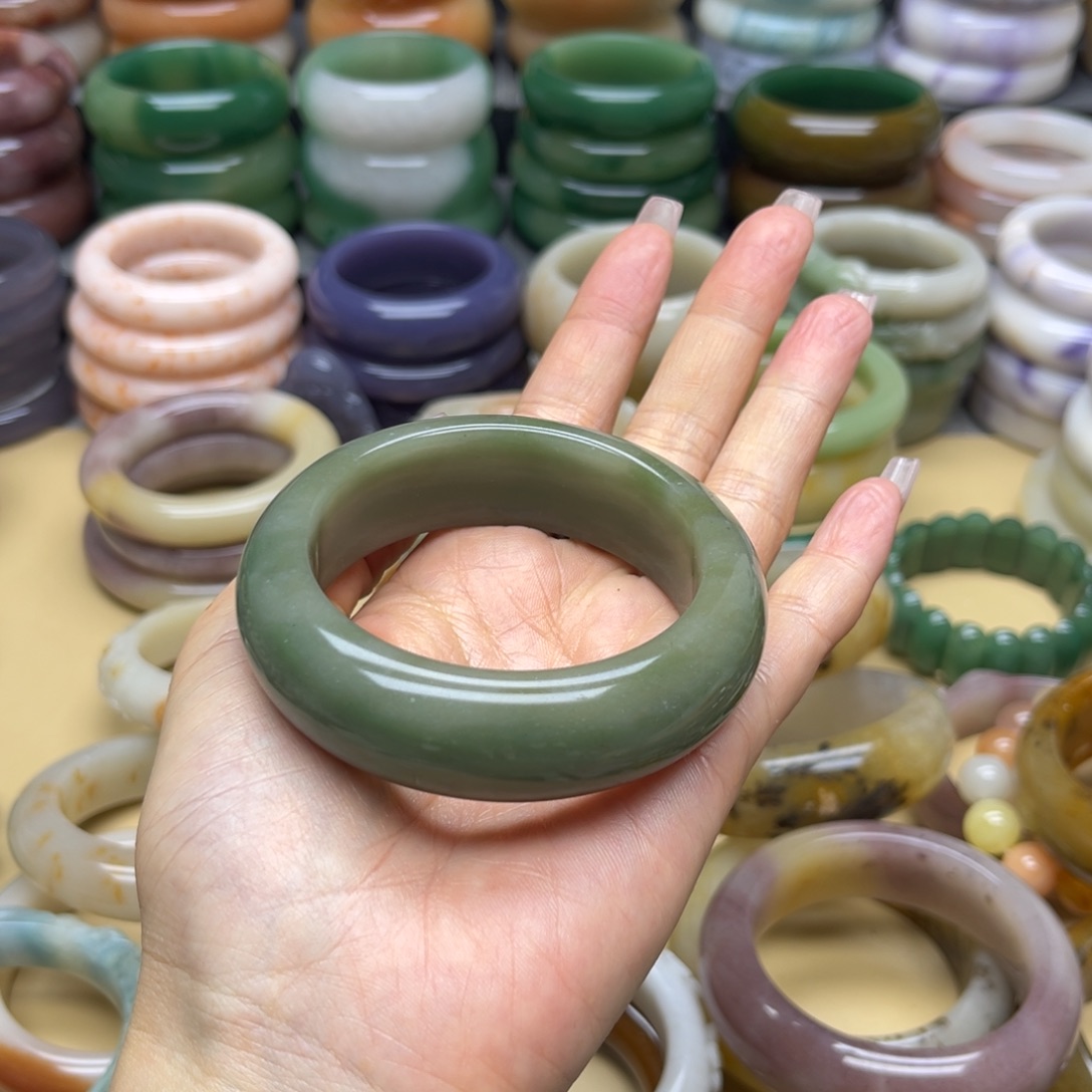 石英质玉手镯未镶嵌