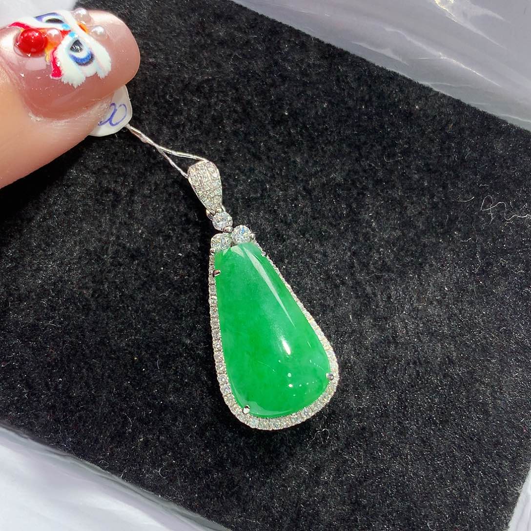 翡翠吊坠(赠链)18K金镶嵌