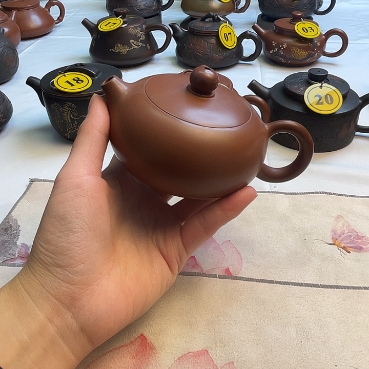 有**见广西钦州坭兴陶茶壶