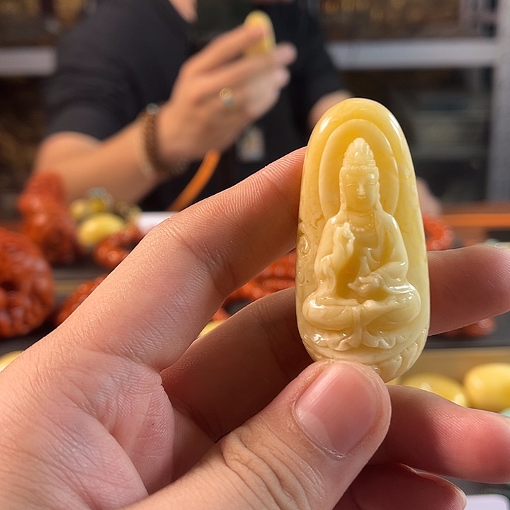 琥珀颈饰未镶嵌蜜蜡牌子