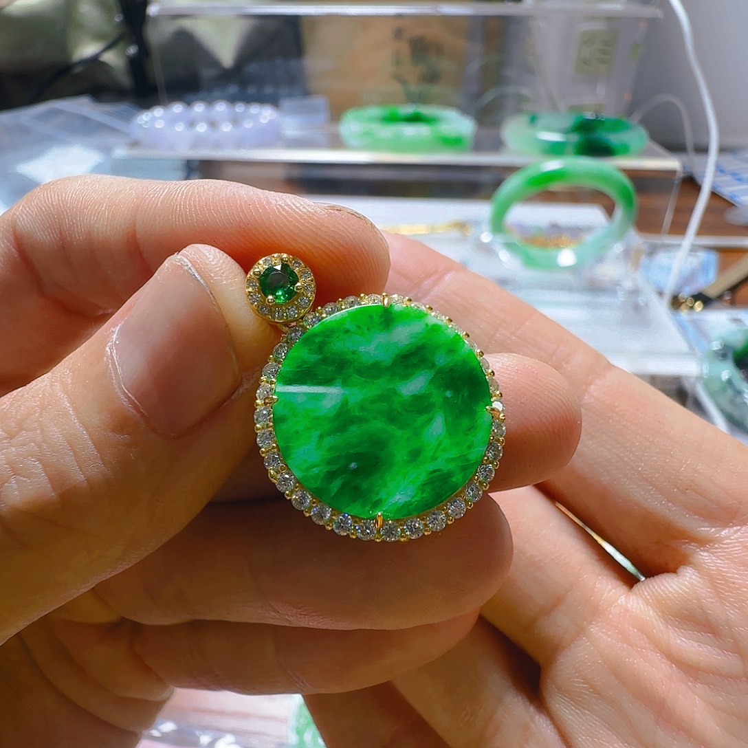翡翠未镶嵌颈饰翡翠199