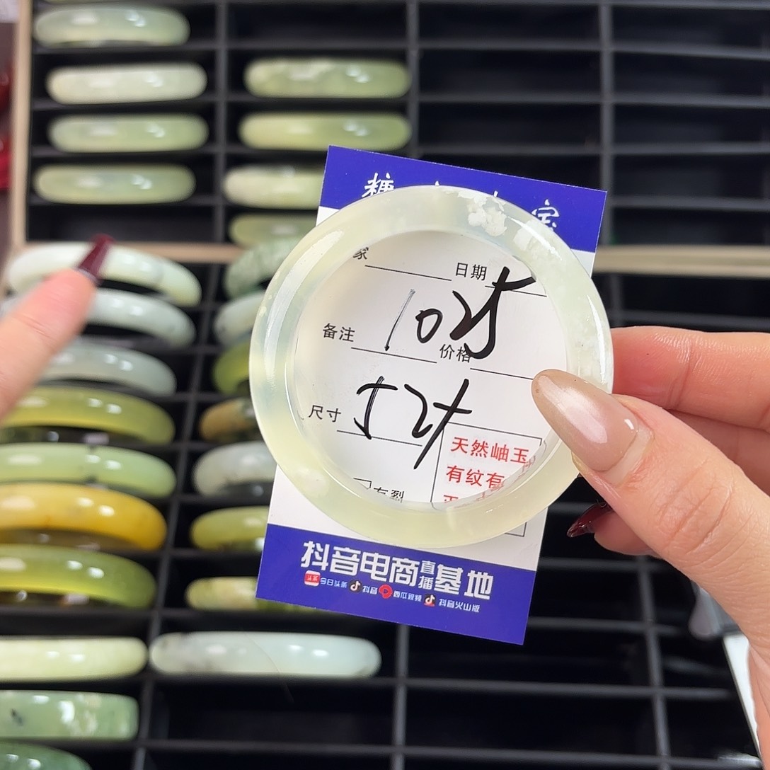 蛇纹石玉手镯未镶嵌?*槑