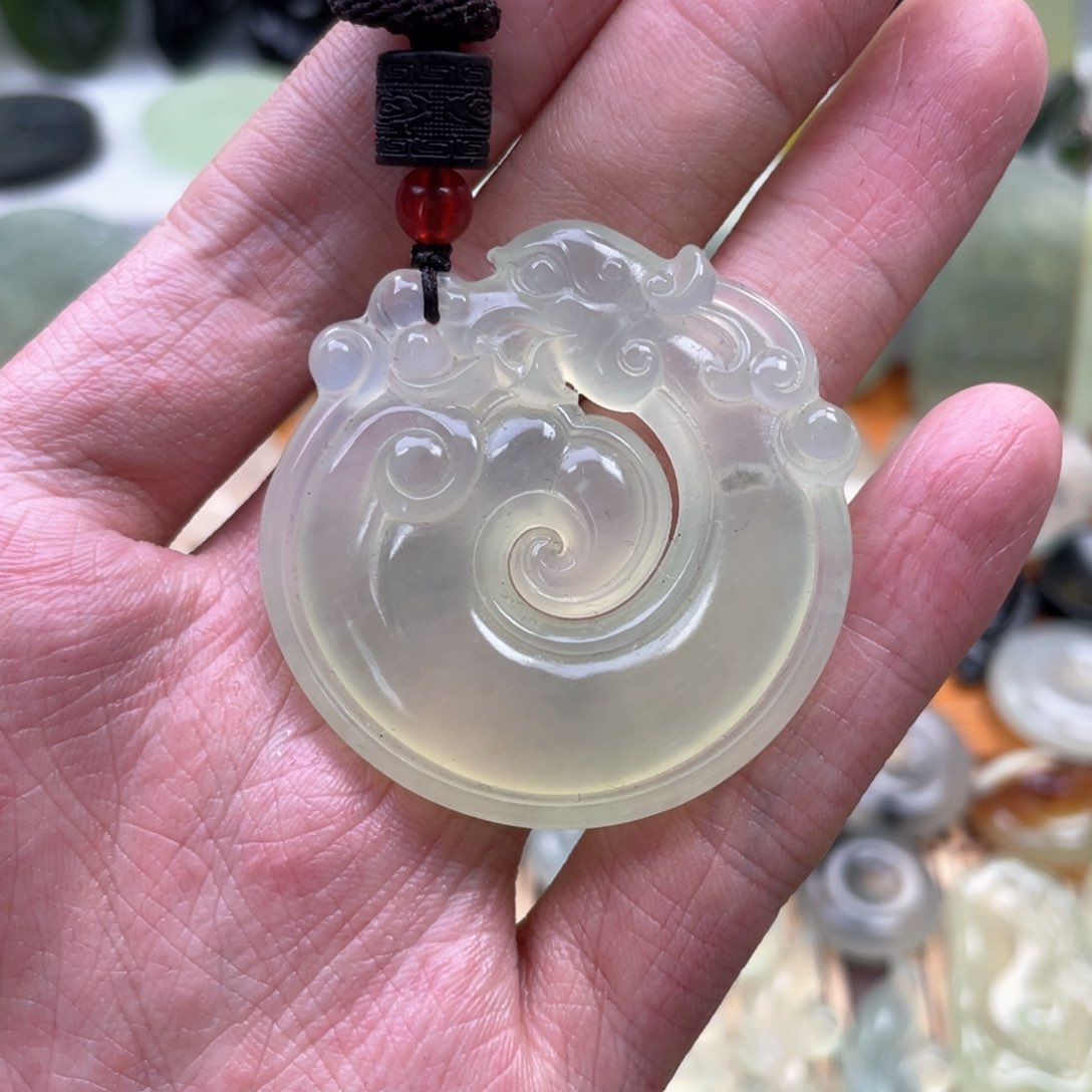 蛇纹石玉颈饰未镶嵌