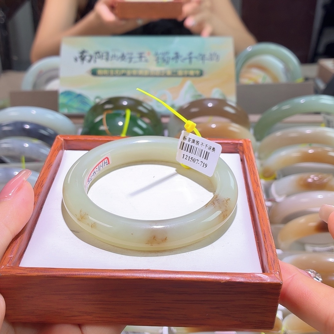 和田玉手镯未镶嵌10 55 56