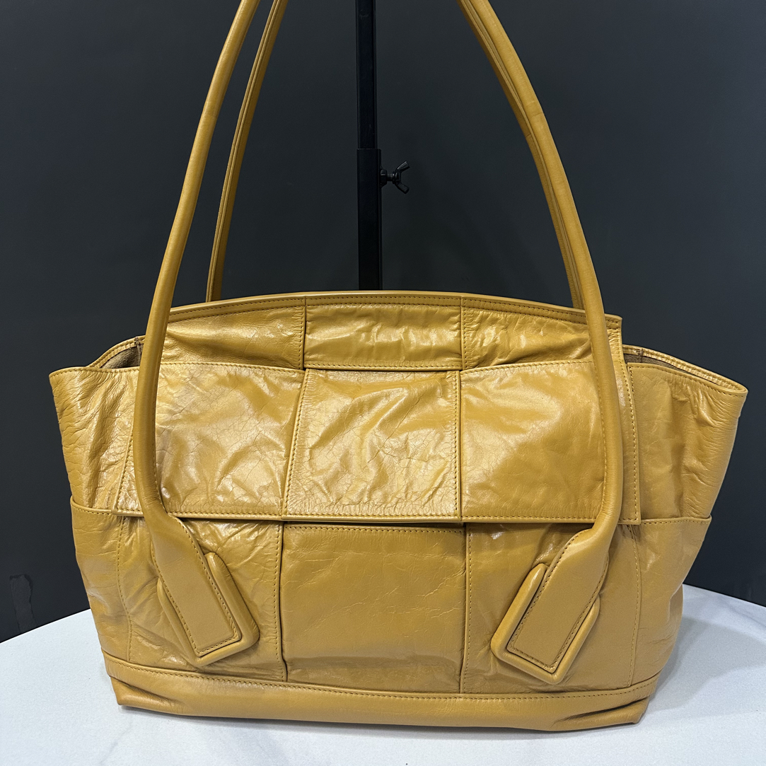 95新 BOTTEGA VENETA/葆蝶家 姜黄色arco托特包32cm/JJ5120505