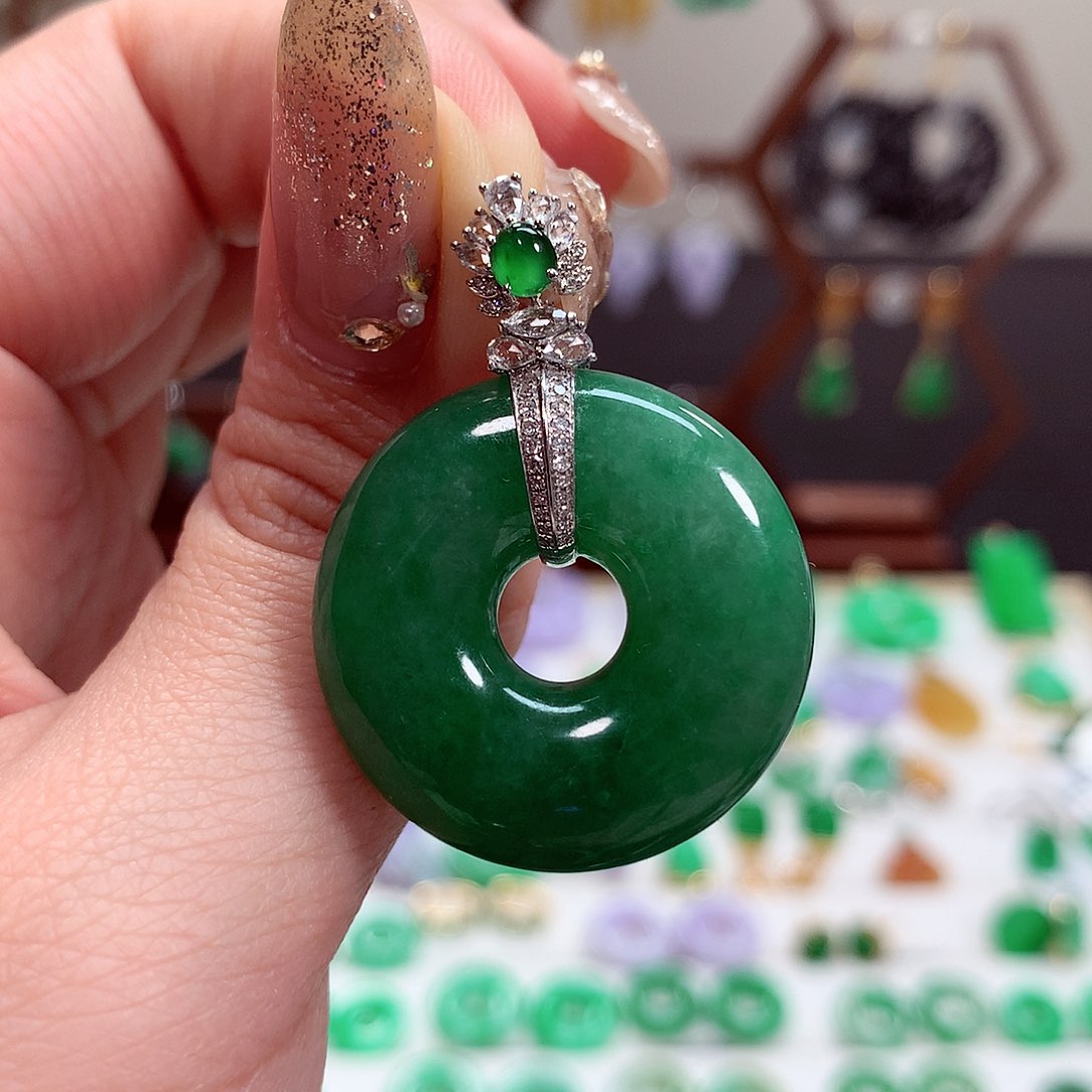 翡翠耳饰18K金镶嵌天然翡翠