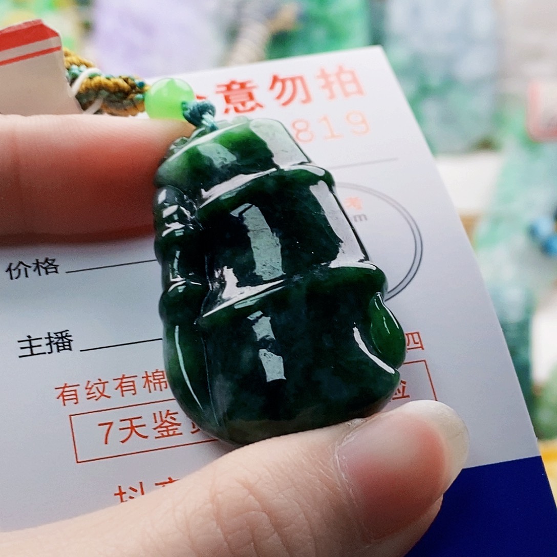 吊坠(不含链)未镶嵌翡翠
