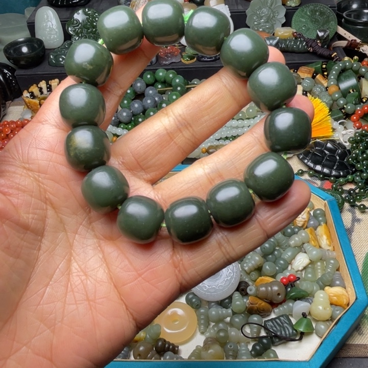 和田玉未镶嵌珠宝半成品