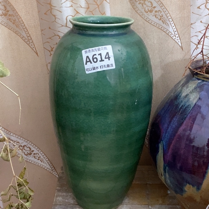 瓶景德镇陶瓷。景德镇