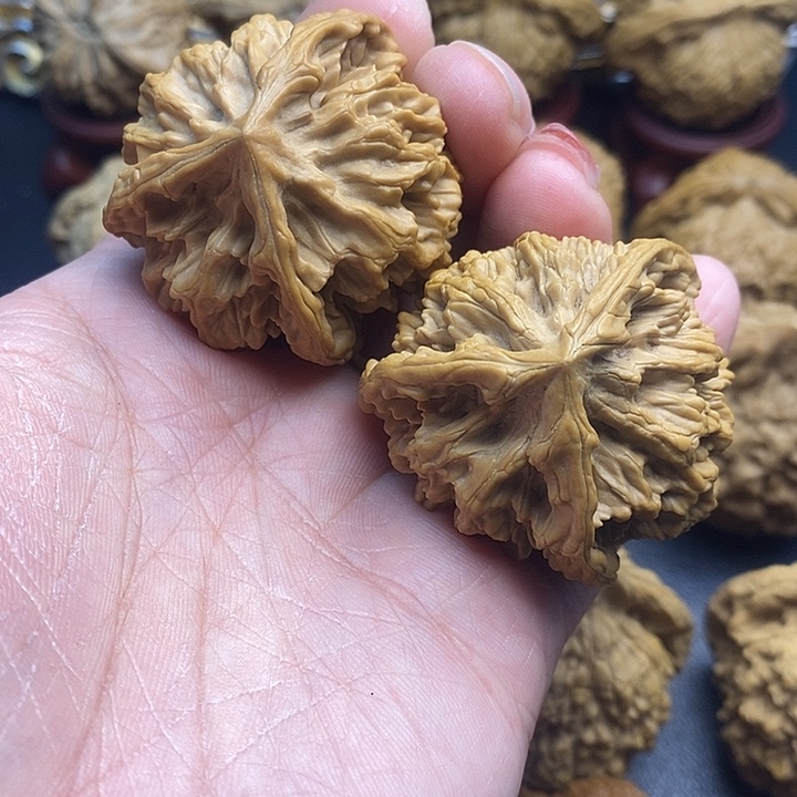 想***通吊坠文玩核桃三棱