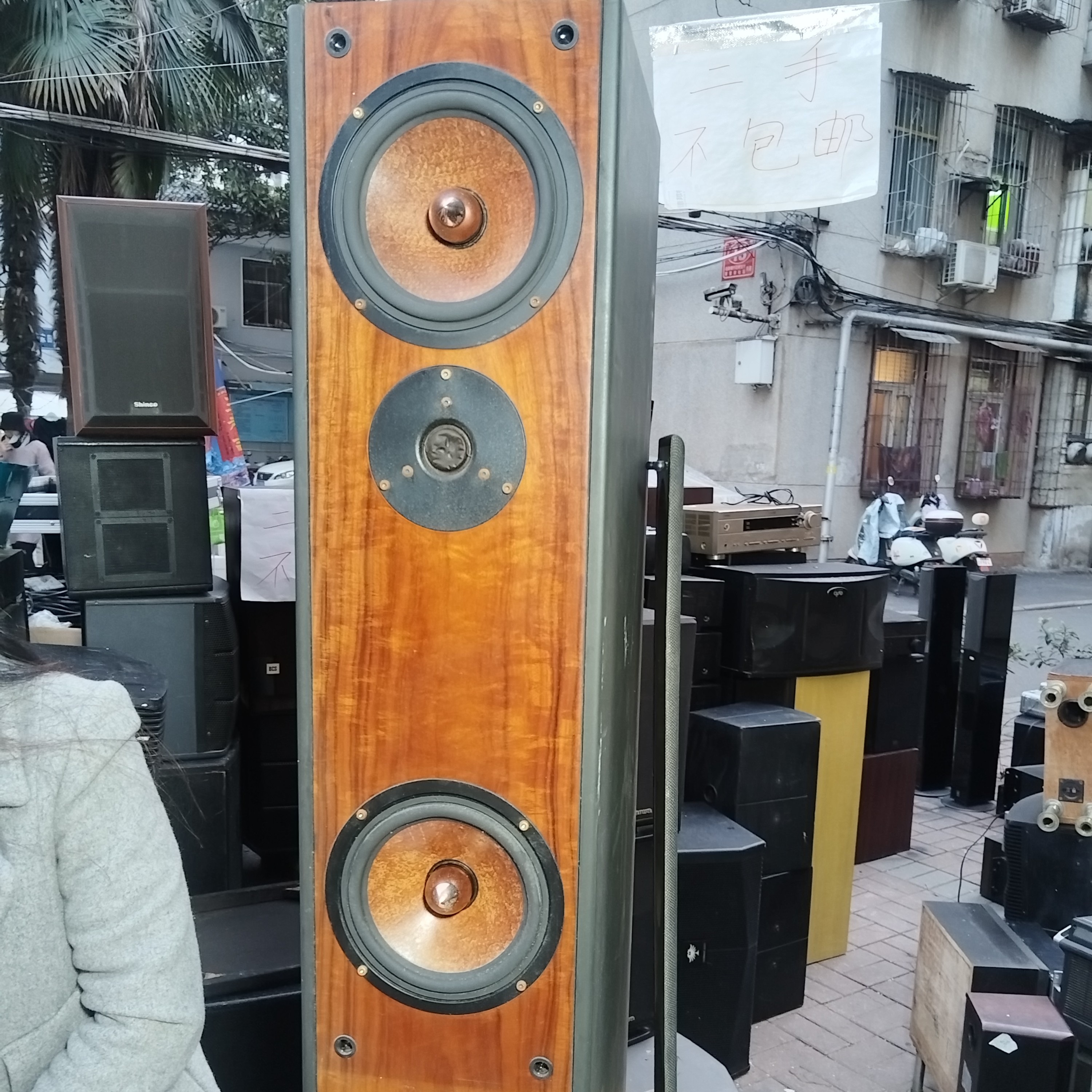 8新  高端子弹头落地箱一对。不包邮费不支持七天无理由退货