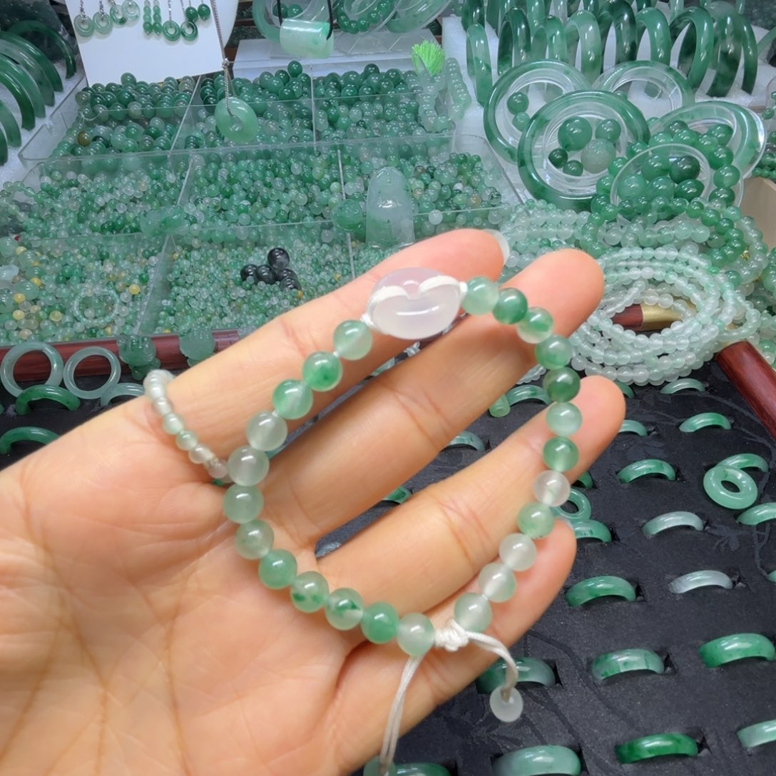 石英质玉（非洲翠）未镶嵌散珠手链