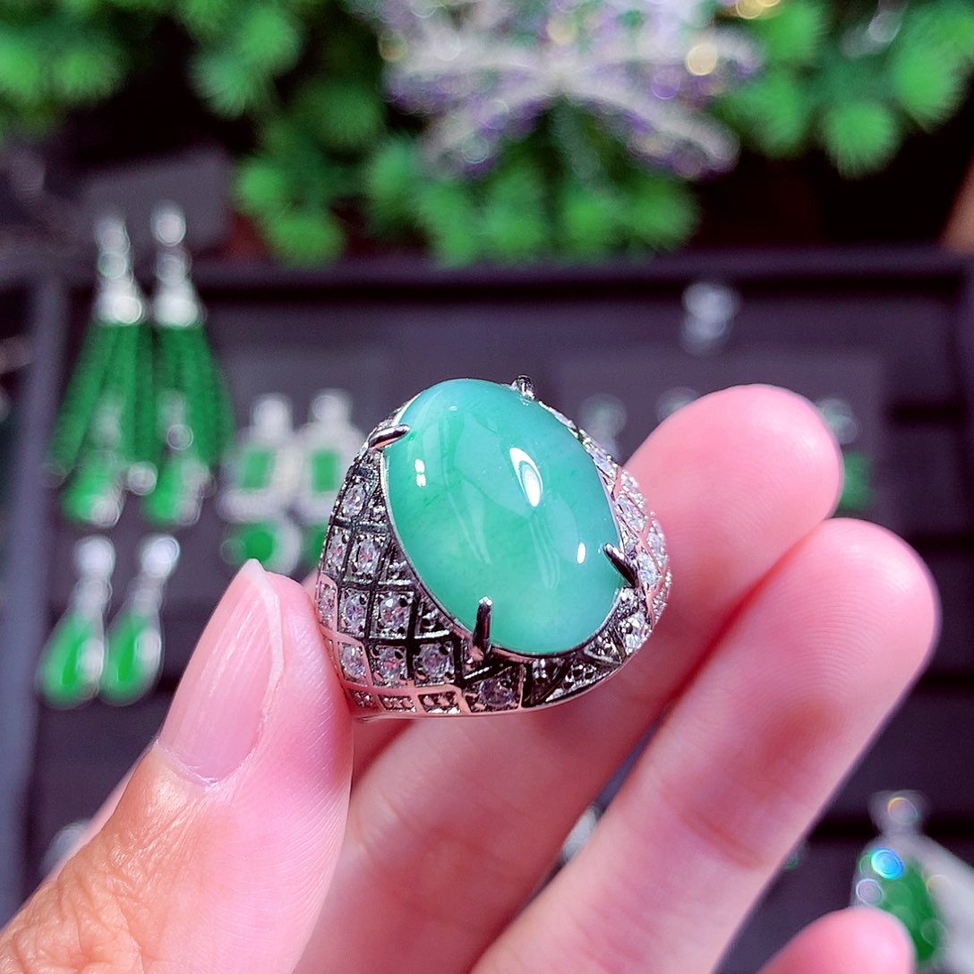 颈饰未镶嵌翡翠天然