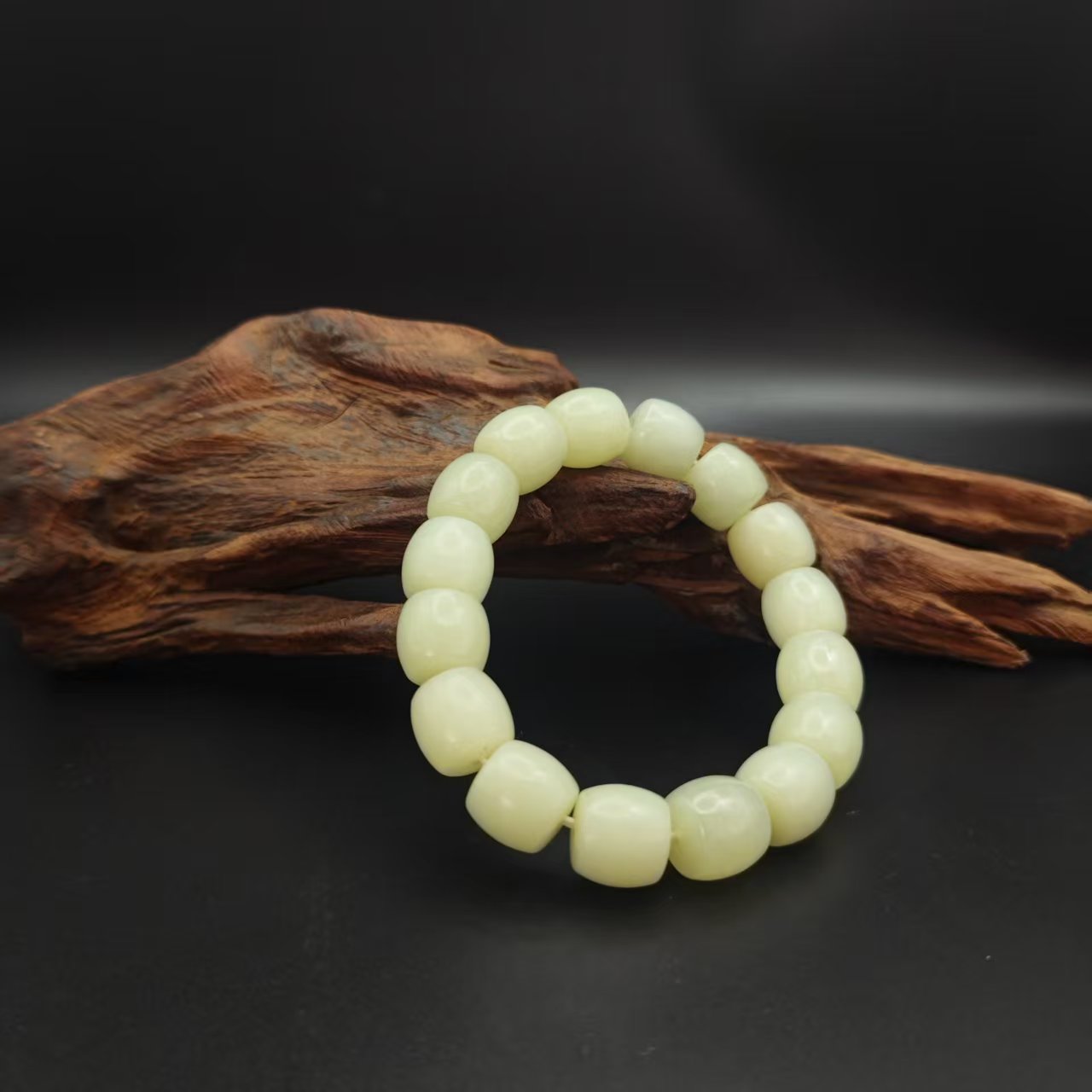 Q和田玉桶珠手串（卡14）1099