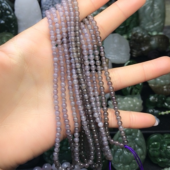 用***春和田玉未镶嵌颈饰