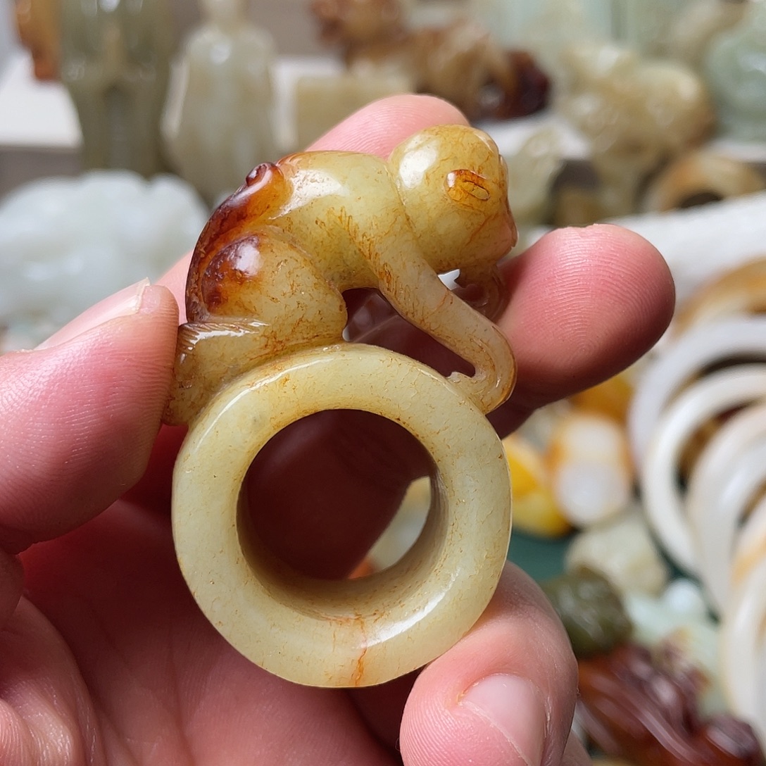 旭***昇和田玉未镶嵌颈饰
