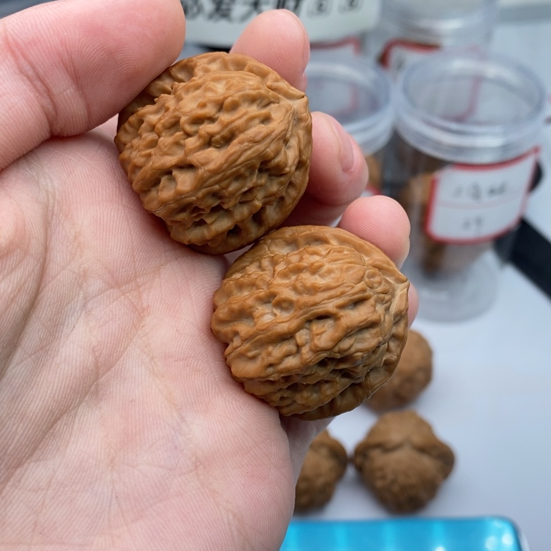 桃核把件无*～核桃品种，三角白，尺寸31mm，两只