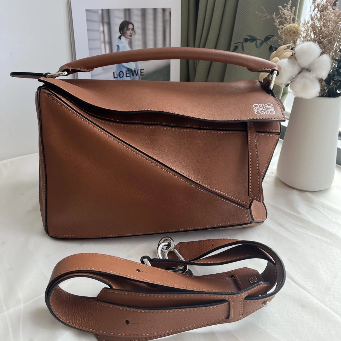 99新 LOEWE/罗意威 【杨贵妃专属】中号焦糖色puzzle单肩包经典