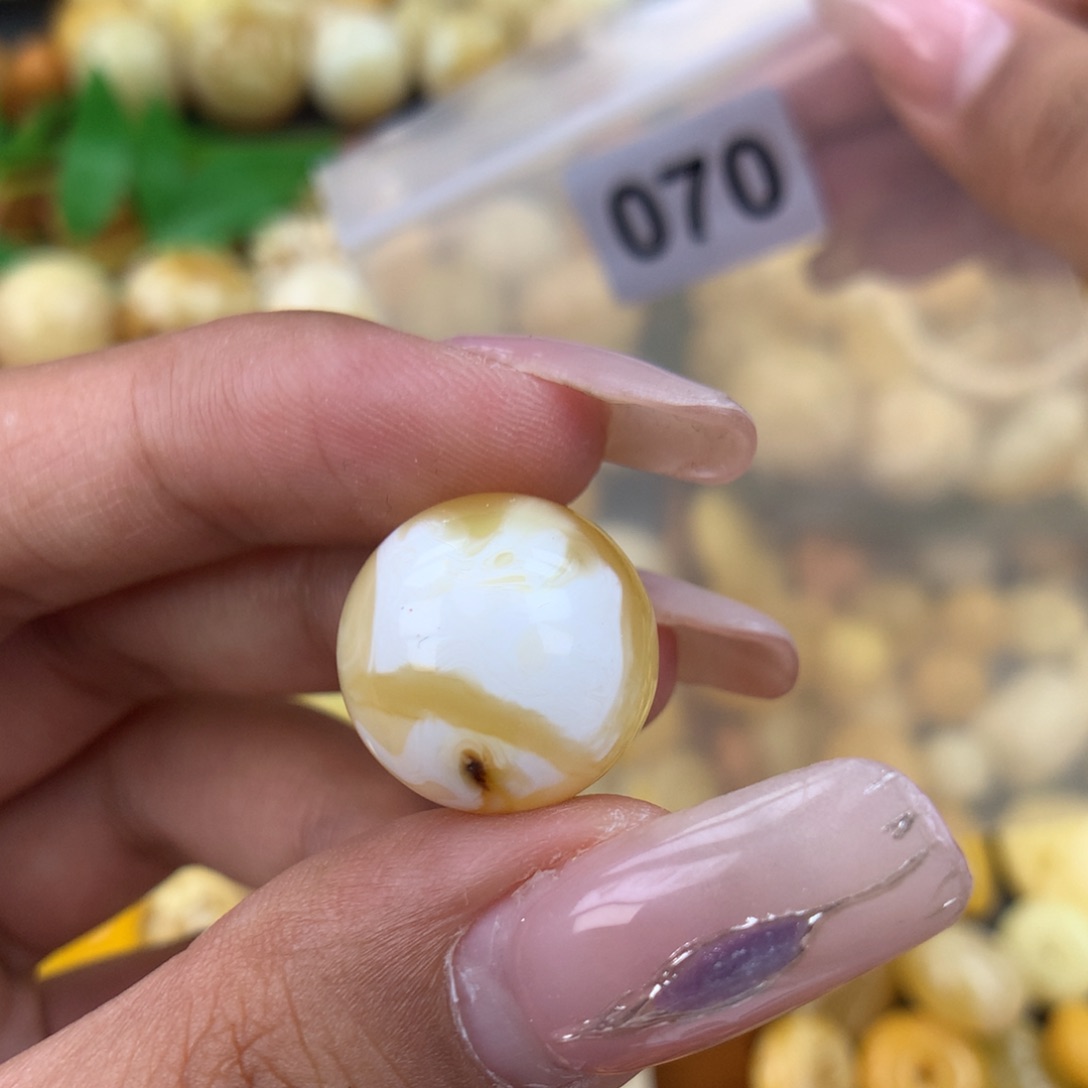 未镶嵌琥珀珠宝奇石16.4 沁色