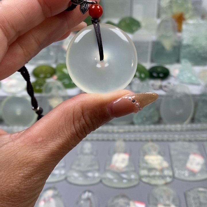 蛇纹石玉颈饰未镶嵌