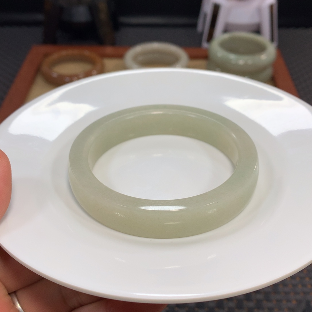 石英质玉（佘太翠）未镶嵌手镯漏59.5豆青方镯