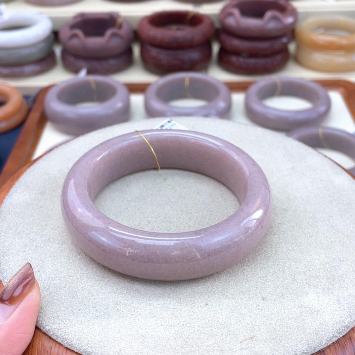 【闪购商品】石英质玉手镯未镶嵌迎*