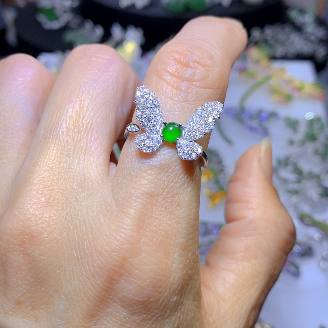 翡翠颈饰银S925镶嵌天然翡翠