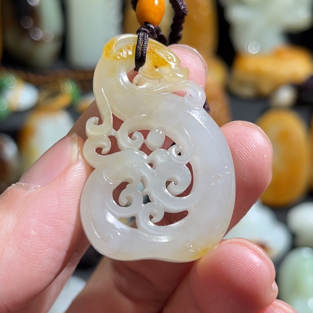 和田玉颈饰未镶嵌龙凤佩