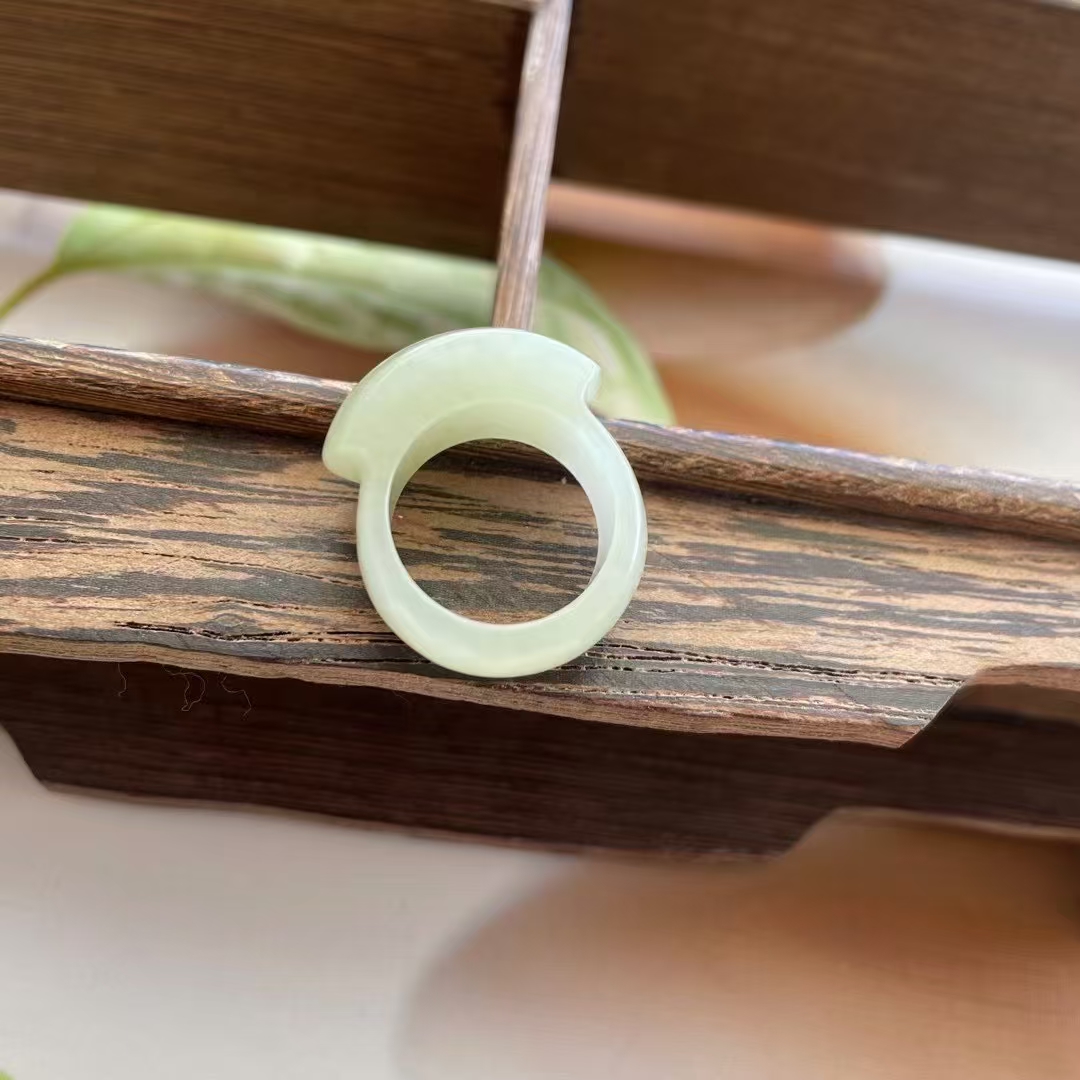 和田玉马鞍戒指天然玉石手工雕刻扳指环