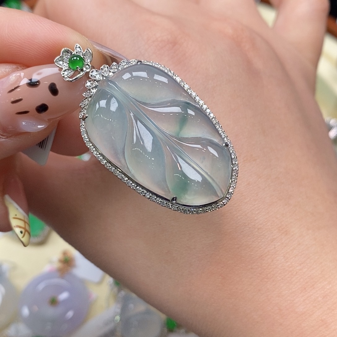 翡翠吊坠(不含链)18K金镶嵌树叶