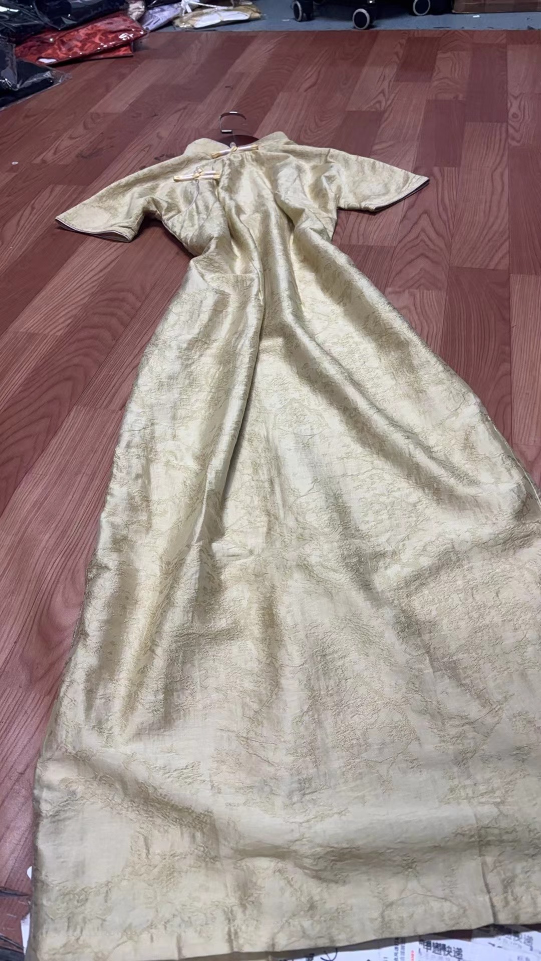 659-绿色 天 丝 麻 ；连肩 年轻 改良 旗袍