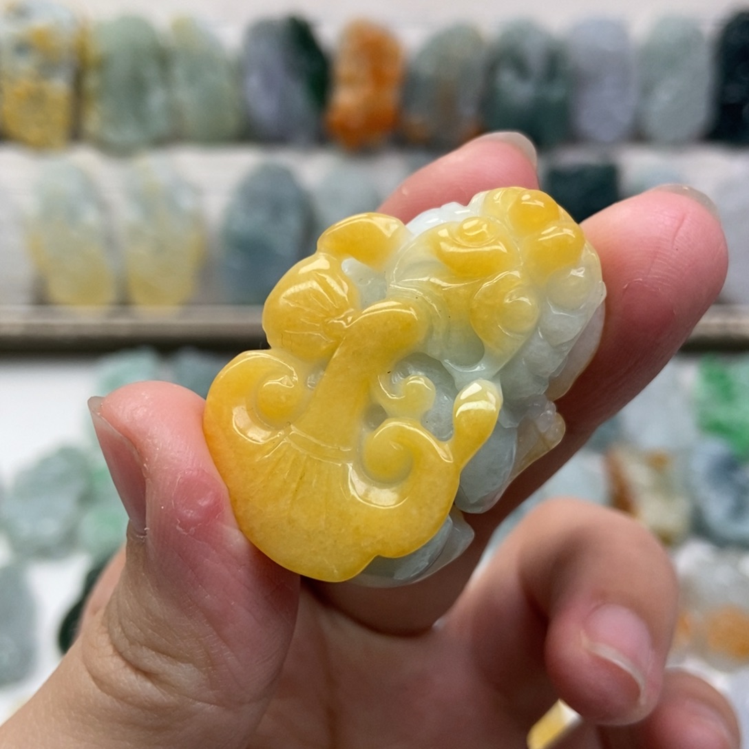 翡翠未镶嵌吊坠(赠链)