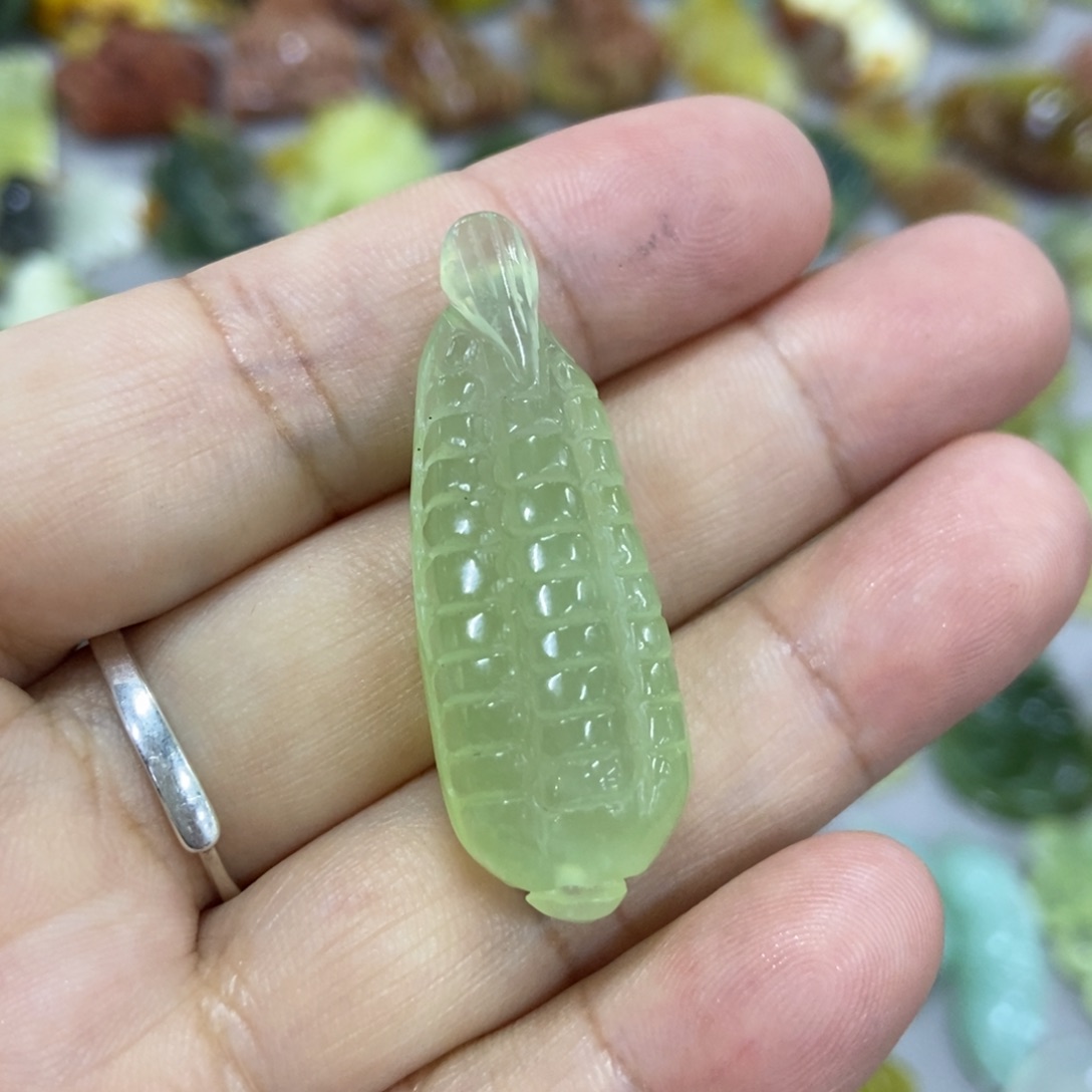 未镶嵌蛇纹石玉挂件