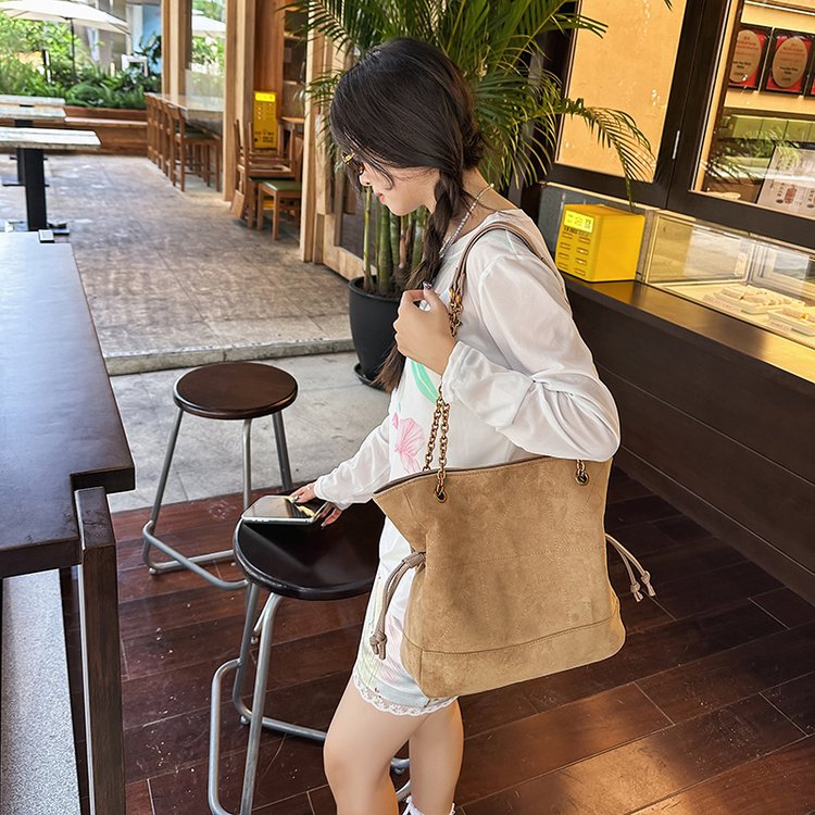 通勤百搭大容量斜挎包精品女包托特包2025年秋季小众拉链单肩包女