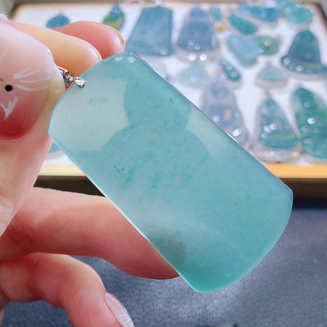 翡翠颈饰18K金镶嵌翡翠