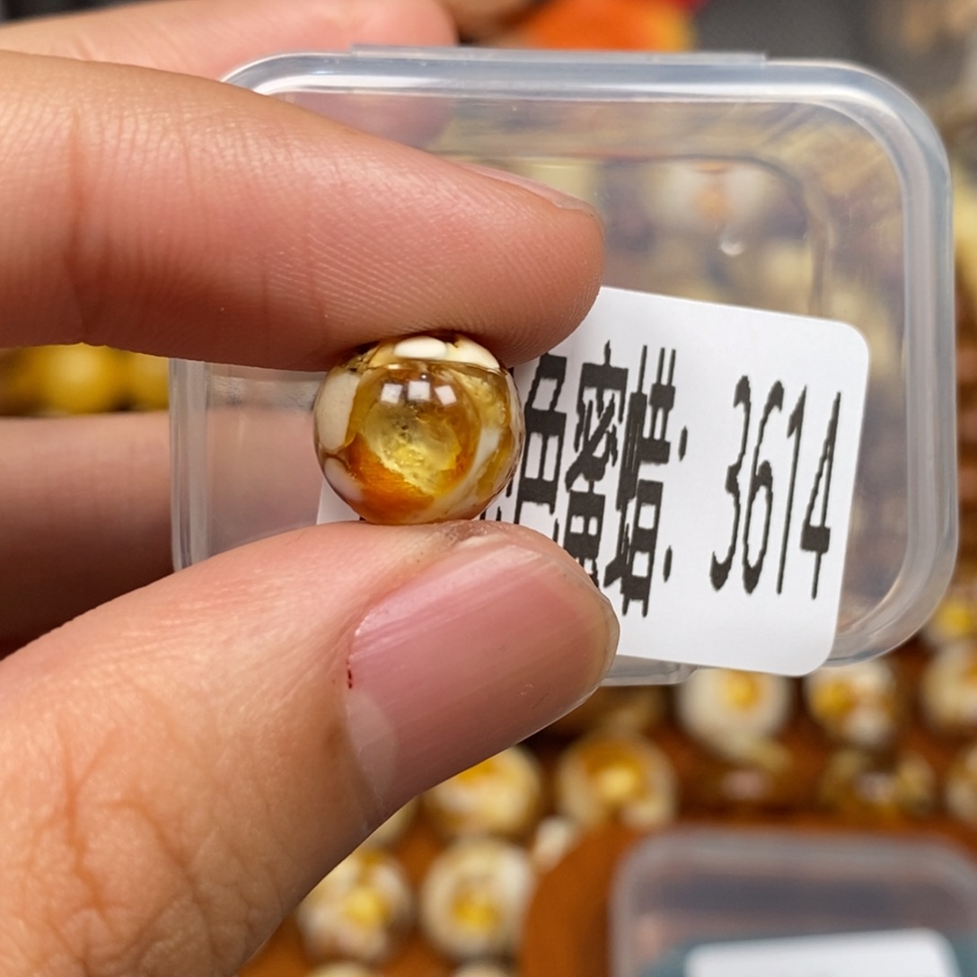 蜜蜡未镶嵌珠宝奇石3614