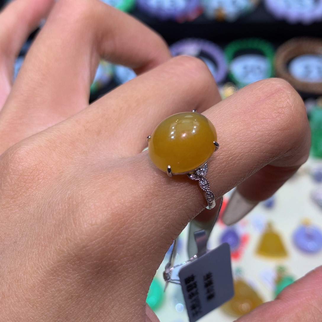 翡翠18K金镶嵌颈饰翡翠