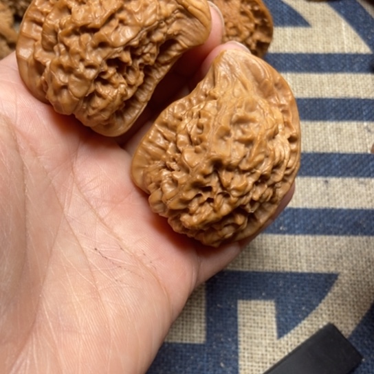 吊坠文玩核桃座山雕半壁