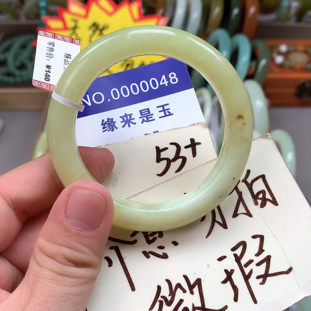 蛇纹石玉手镯未镶嵌