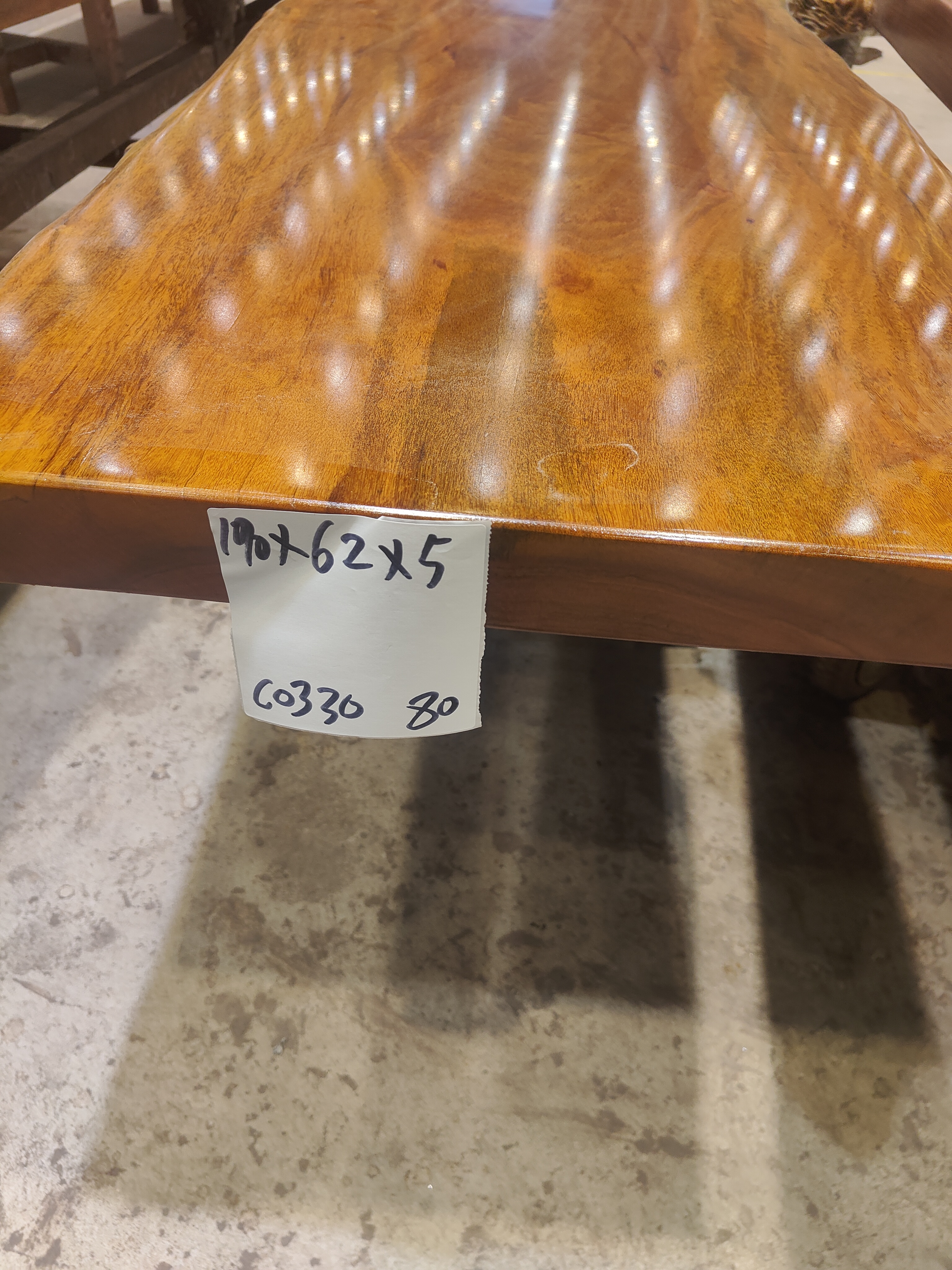 原木原切 整板整料  实木大板  没有拼接 贴皮 灌水泥 ！