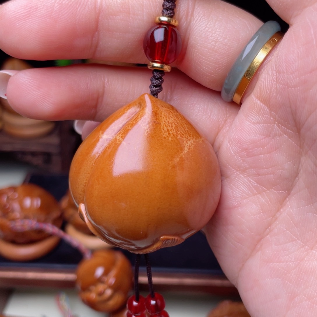 吊坠橄榄核寿桃指环