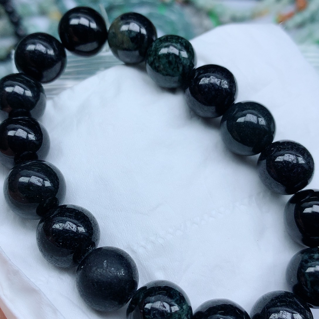 翡翠颈饰未镶嵌手串