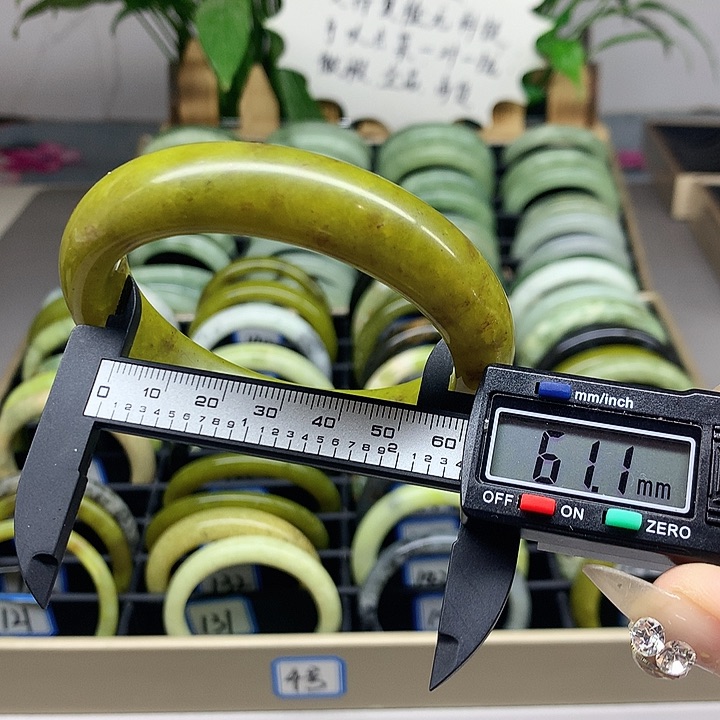 未镶嵌蛇纹石玉手镯124