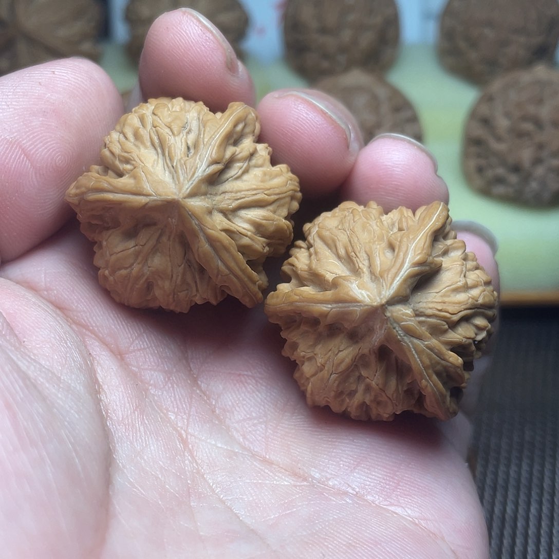 文玩核桃把件32mm御龙