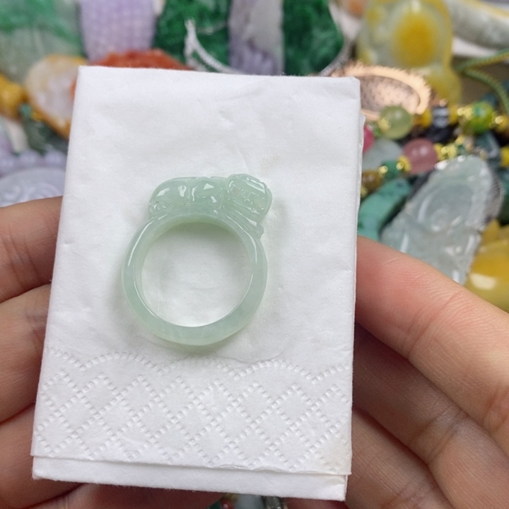 翡翠吊坠(赠链)未镶嵌