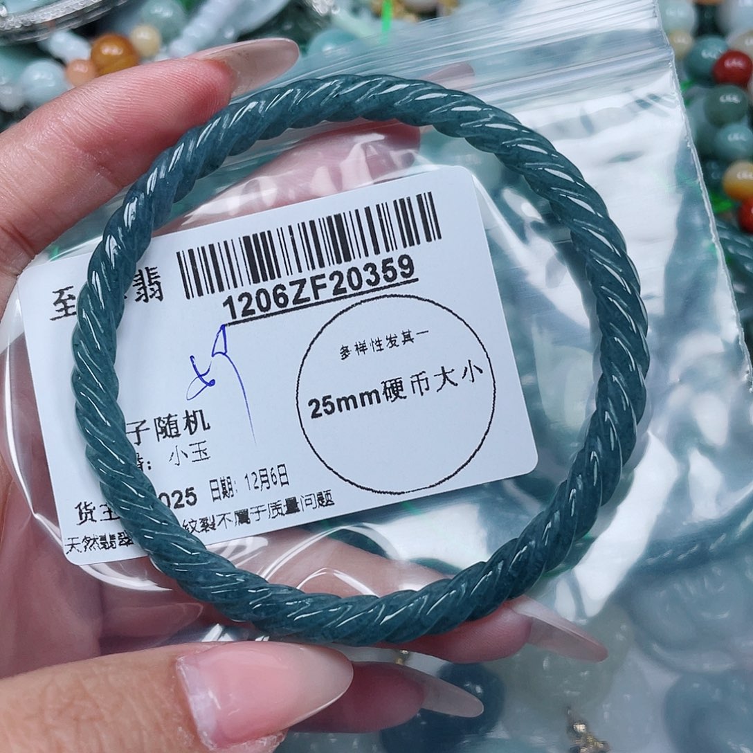 翡翠未镶嵌手镯翡翠