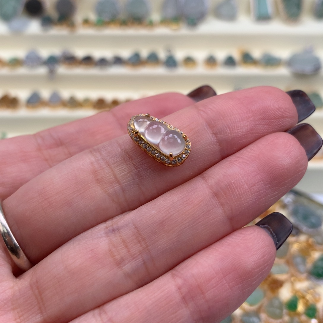 娟****翡翠银S925镶嵌颈饰豆子 