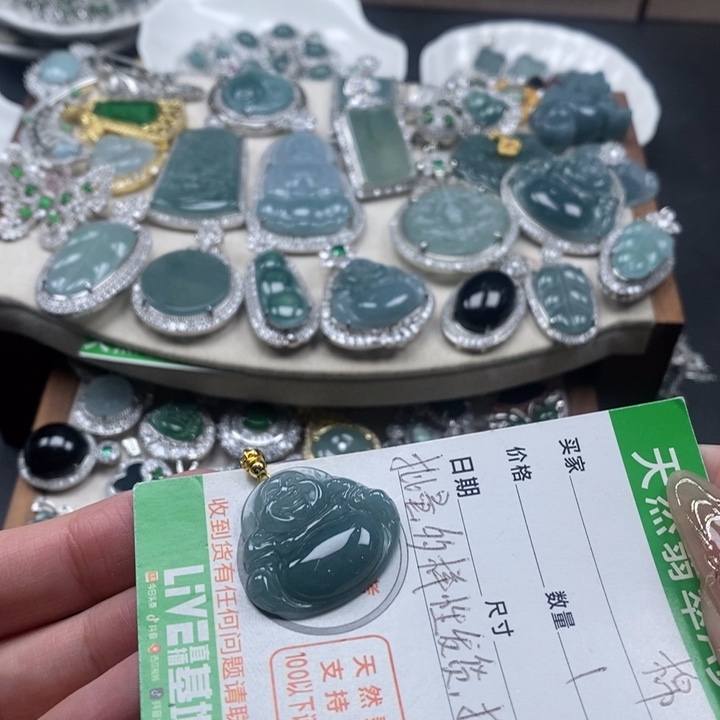 翡翠颈饰未镶嵌翡翠