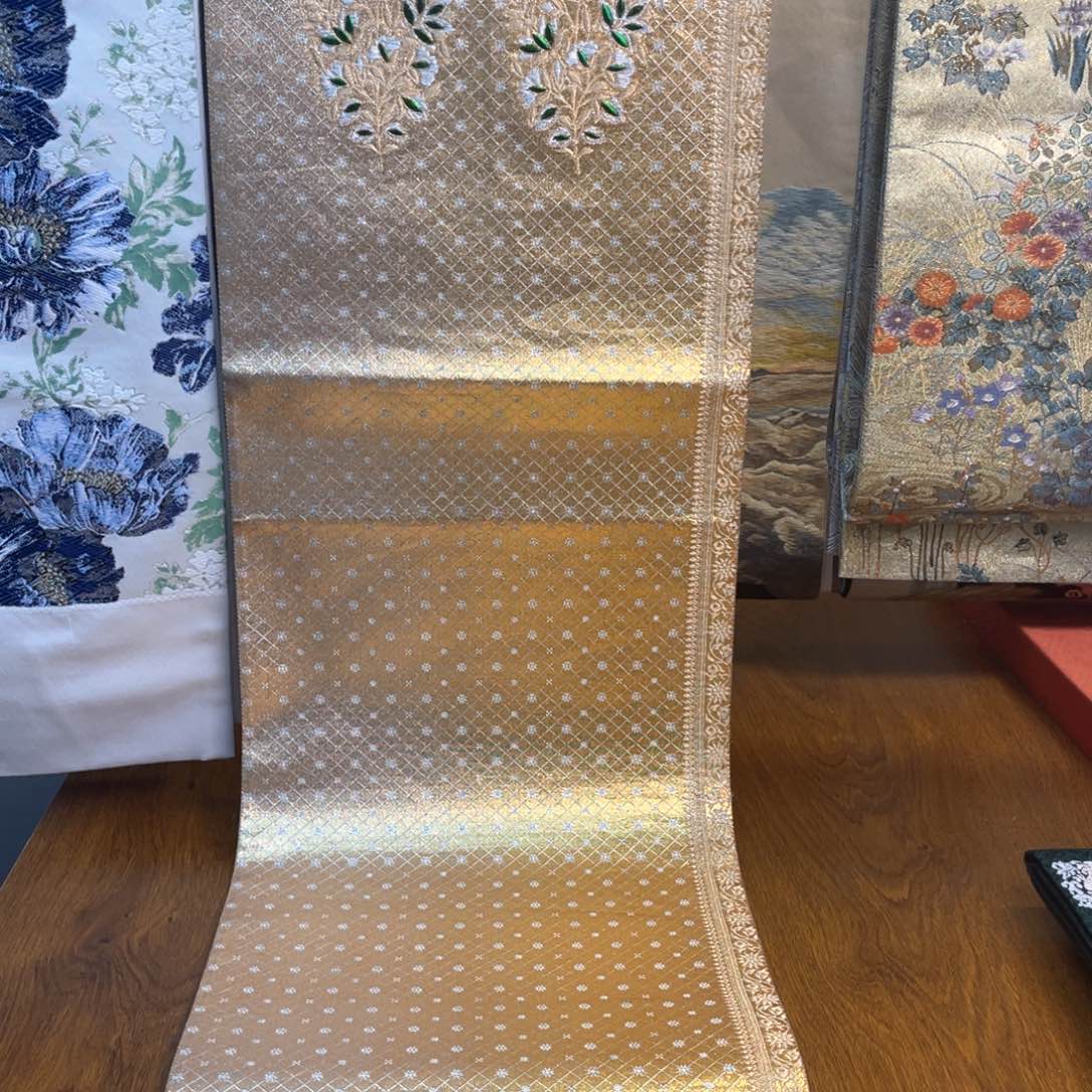 织绣两通玉虫贵人